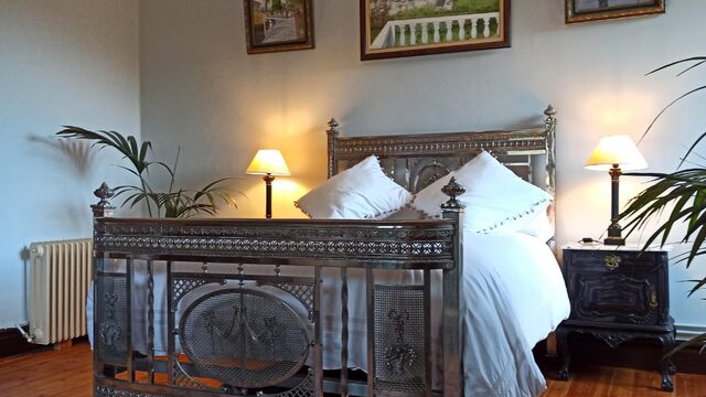 Overnight stay + concert ticket + featured supporter