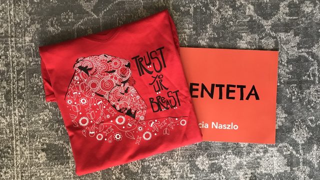 Libro Cuenteta más camiseta Trust your breast rojo talla L