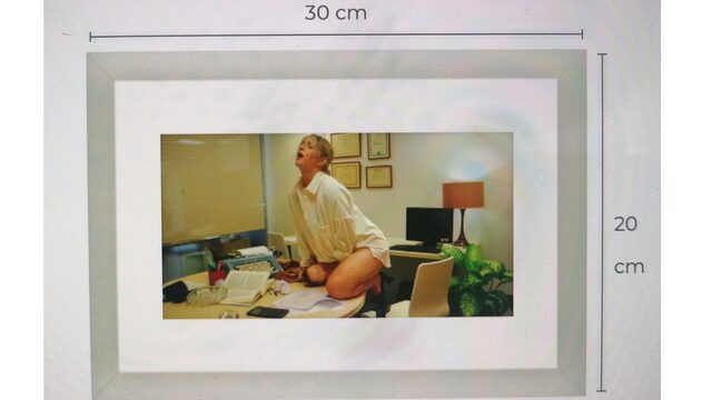 Collares (2) + Fotografía impresa + postal (1) + pegatinas (2) + Email + Invitación