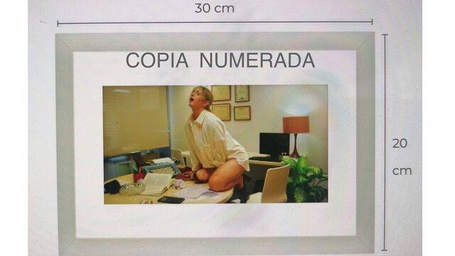 OPCIÓN 1 Copia numerada de 1 fotografía + Collar (1) + Postales (3) +Pegatinas (2)+ Email + Invitación