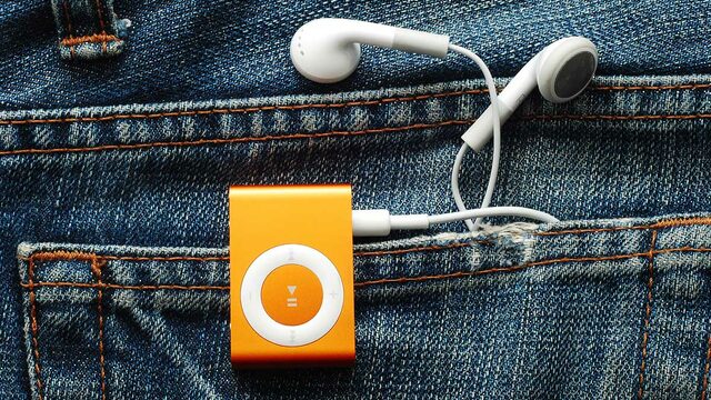 Track aleatorio en formato MP3 + mención en el CD