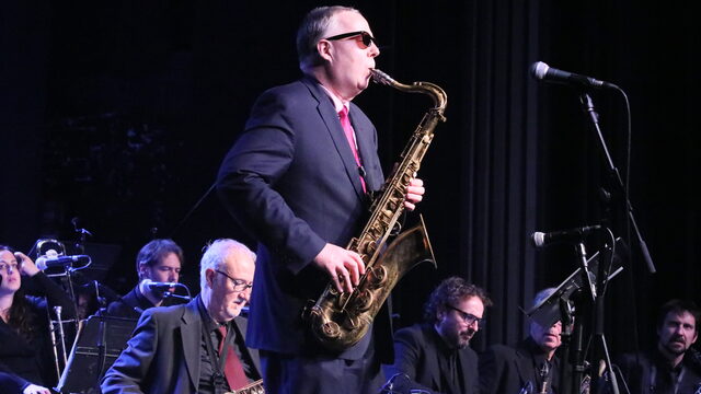 Sortir als agraiemnts del CD + CD HARRY ALLEN &BIG BAND JAZZ MARESME