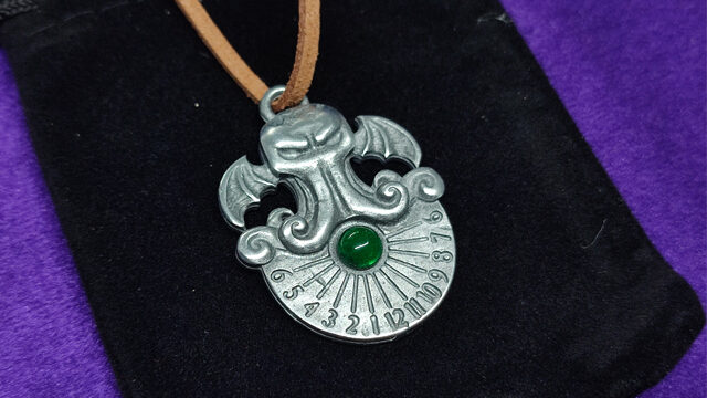 Reloj solar plateado