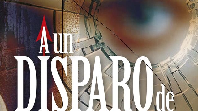 Un ejemplar de la novela "A UN DISPARO DE DISTANCIA"