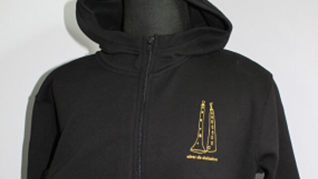 Sudadera de manga larga con logo discreto Aires y con capucha