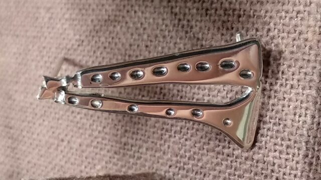 Pin en plata sobre la temática del logo Aires