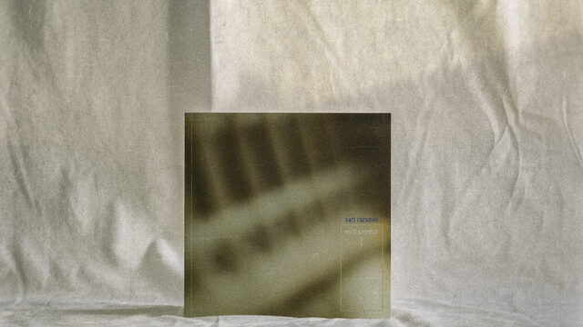 Fotolibro 1 'En la catedral', de Vari Caramés (envío nacional)