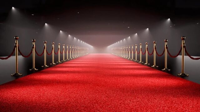 Invitación a la premier + Visionado