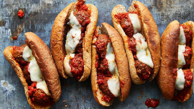 VALE POR 10 BOCADILLOS DE ALBÓNDIGAS TAMAÑO CRUCERO