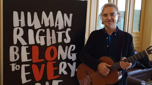 Disco formato físico firmado + Descarga digital anticipada + tu nombre en los créditos 