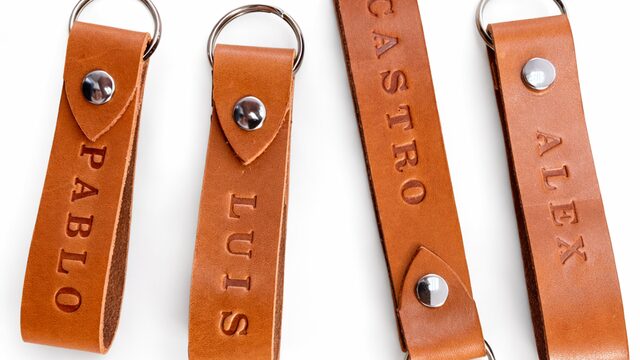 Llavero de cuero vegetal personalizado Sula & Frida