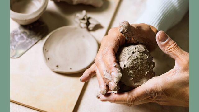 Sessió d’Arteràpia: modelant el fang