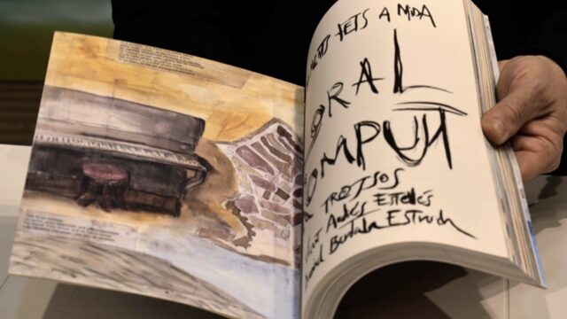 El llibre i la seva capsa.