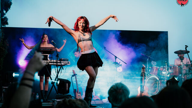 Entrada per a TOTS els concerts * + Nom a la banderola + paella verkamista + Experiència immersiva sonora Binaural; SÓNIA DE L’ESFERA; SIMFONIA DE L’OMBRA AL DELTA DE L’EBRE. Feat. AZULCELESTE(Preu total dels 11 concerts 112€)