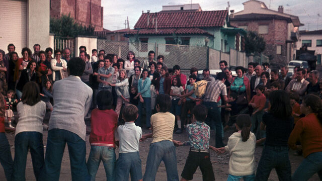 Llibre +  documental + invitació + impressió de cinc fotografies
