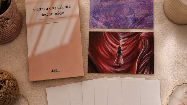 El poemario + las seis postales