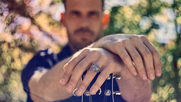 JAGUAR ENAMORADO, primer disco en solitario de ALBERTO RODRIGO