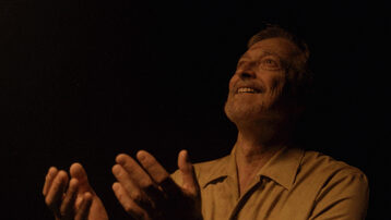 Bajo tu piel | Un viaje poético a la memoria y desmemoria histórica