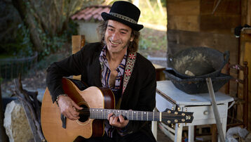 "La Còsmica del Caos"  Llibre + disc de 12 cançons noves