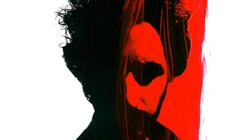 L. lanza su disco debut.