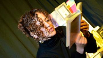 Los cantos del desencanto (y otros antiversos). Poemario ilustrado