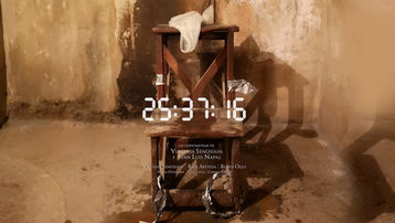 25:37:16 - «Y el tiempo se detuvo... Indefensa. Sin posibilidad de nada. Aislada en los recuerdos desvanecidos»