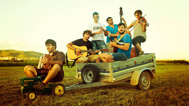 Ven de gira con RIU! — Verkami