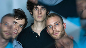 Videoclip para LASERS: "Awake"