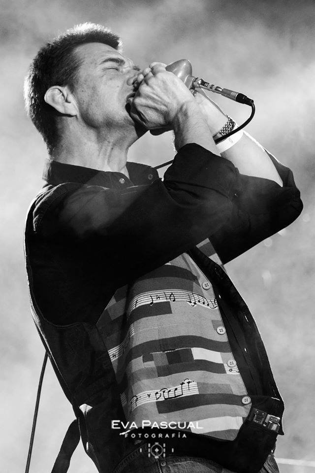 Carlos Jover - Armónica y voz