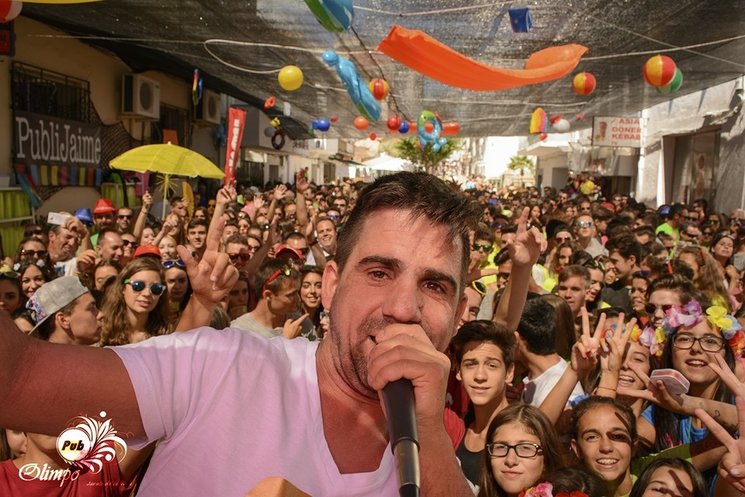 EN UNO DE MIS CONCIERTOS.