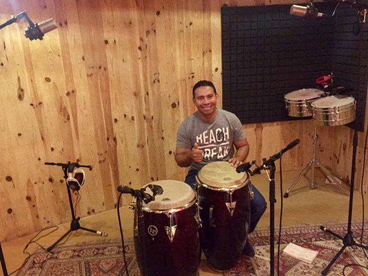 Roberlando Rios (Percusionista del disco).