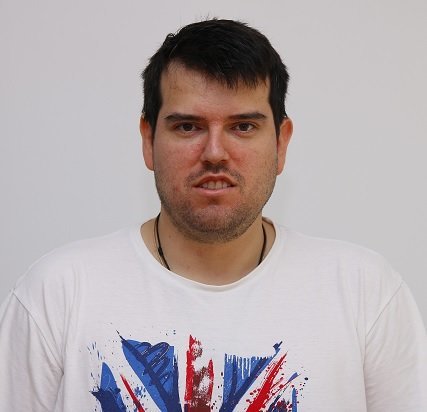 Entrevista a Javier Riera: "El haber escrito entre tres personas el guion, le ha dotado de mucha riqueza."