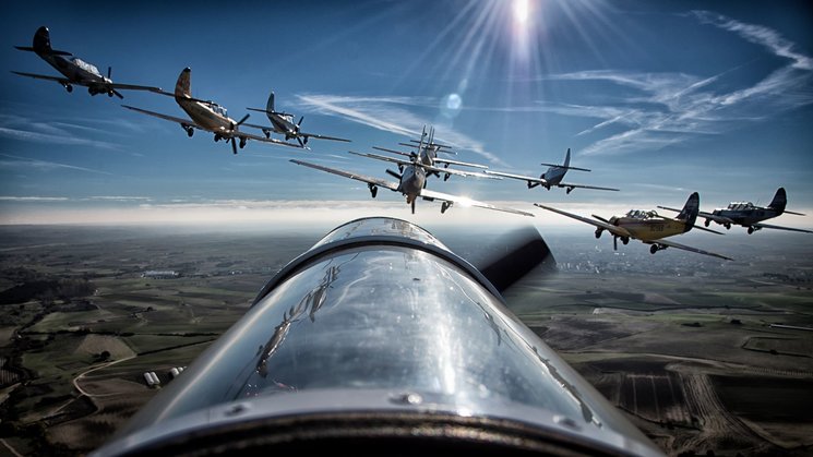 Foto de Peng Chen (@chen_peng_aviation_images) de la formación de 9+1 Yak-52 con motivo de la celebración de La Patrona de los aviadores, los días 9 y 10 de diciembre de 2016.