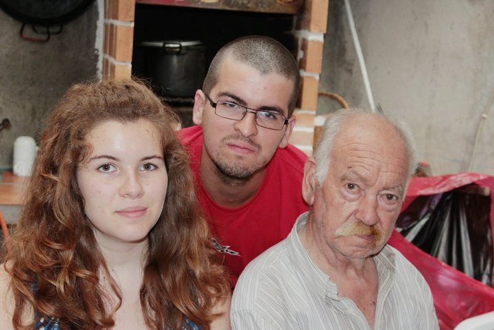 2012. Mi hermano, mi abuelo y yo en mi 15 cumpleaños.