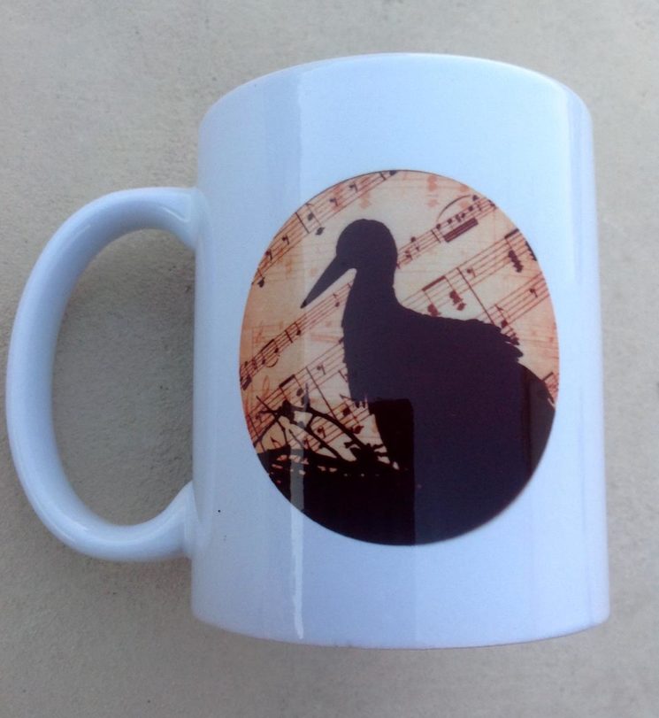 Tazas con el logo del festival.