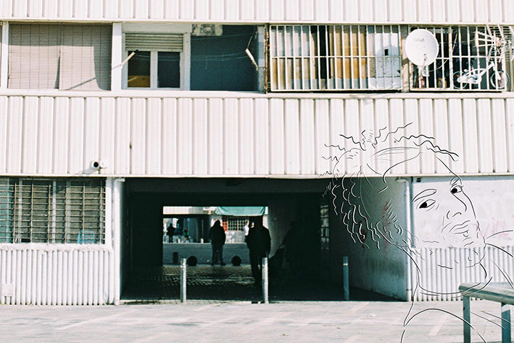 Aziz (24), interpretat per Khalid El Khattabi