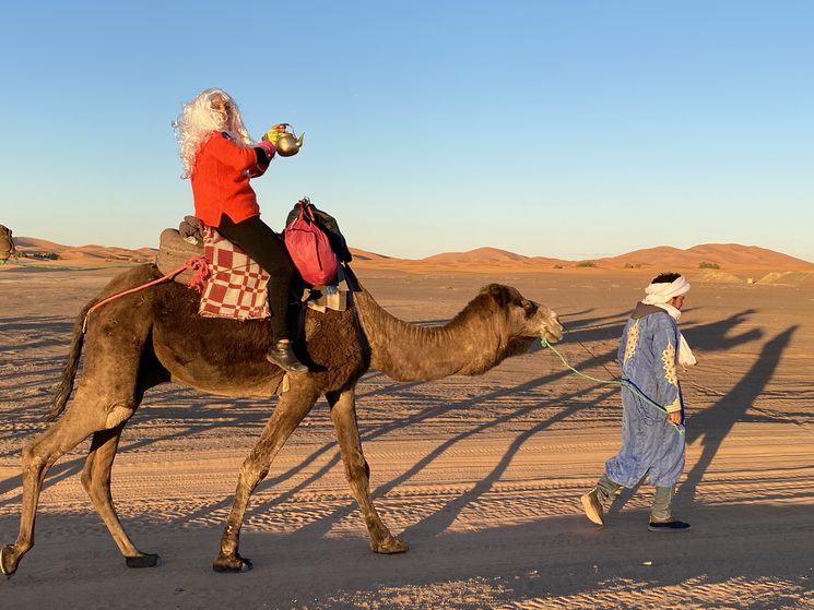 Aramis buscando al genio...o a los Reyes Magos...aunque parece Melchor...juas!