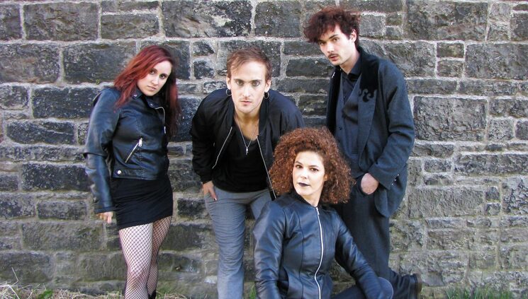 Miembros de la compañía. De izquierda a derecha: Helena García (Directora y actriz), Billy Van Heel (Actor), Sandra Bravo (Co directora), Rémi Besson (Diseñador de vestuario)