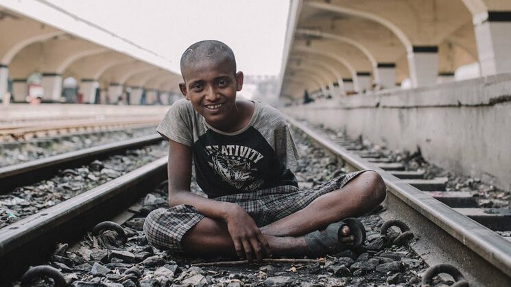 Imagen del fotógrafo Clavero en su visita a Kamalapur.