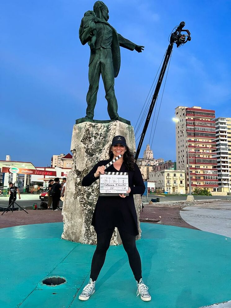 Tres años después de haber sido escrito el guion, pudo llevarse a cabo la producción de Perdido. La estatua protagonista conocida como El Martí Acusador, fue creada por el escultor Andrés González, quien cedió los respectivos derechos de uso de imagen de su obra, para la realización de esta película.  