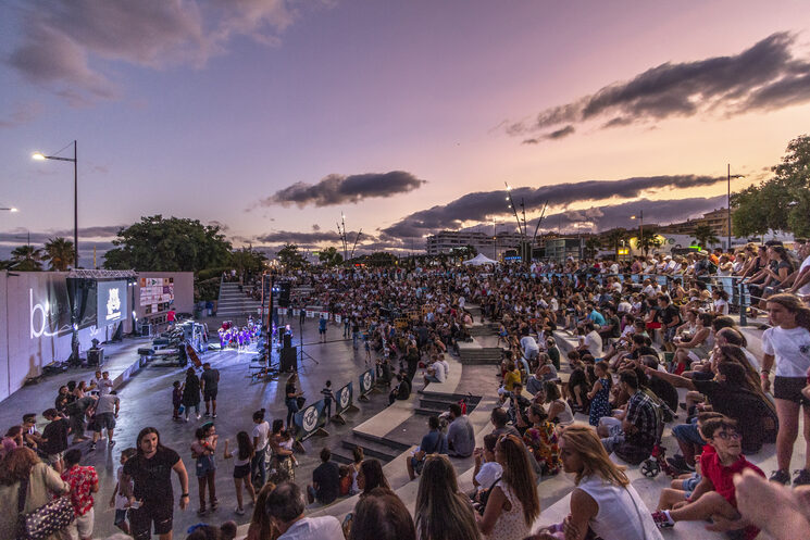 Público en la 5ª Batalla de Bandas