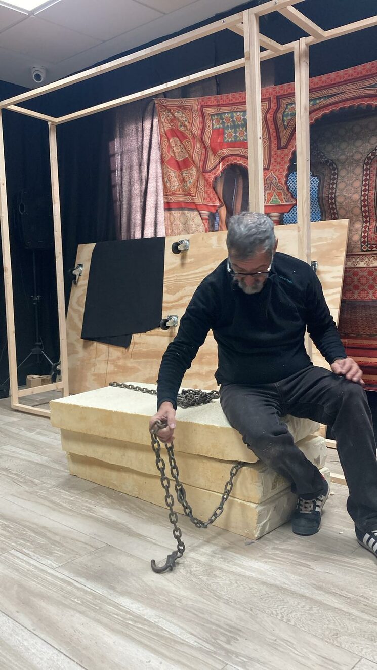 Fabricamos nuestro atrezzo y escenografía