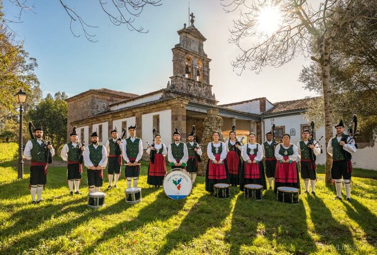 Banda Gaites Villaviciosa "El Gaitero"