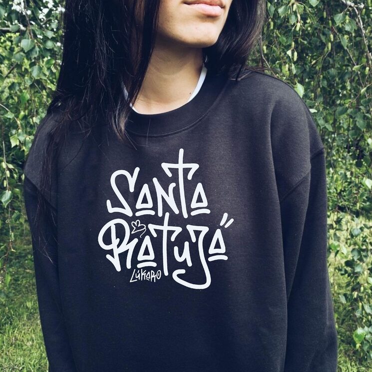 sudadera "santa ratuja" (quería usar una foto propia así que edité la que tenía, pero la sudadera tendrá capucha y bolsillo)