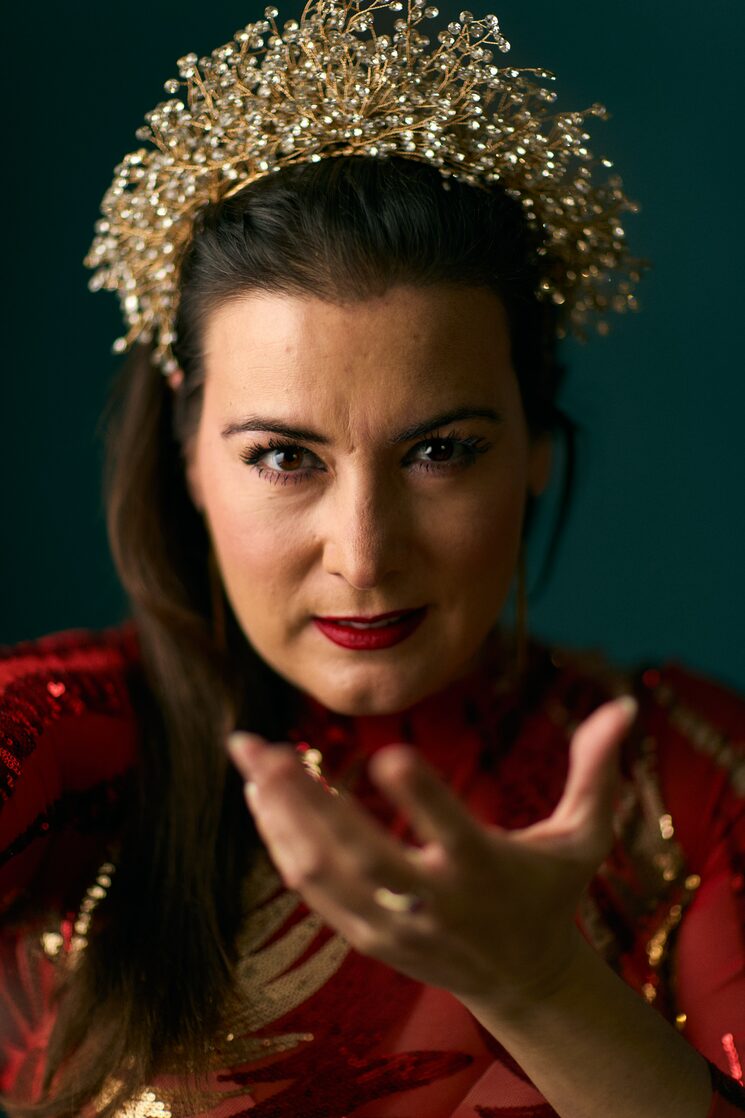 María