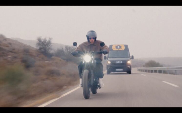 Frame de la recreación de "Duel" de Steven Spilberg