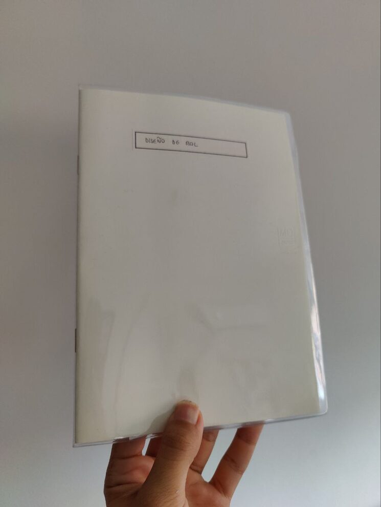 Libreta A5 cerrada donde pone Diseño de Rol
