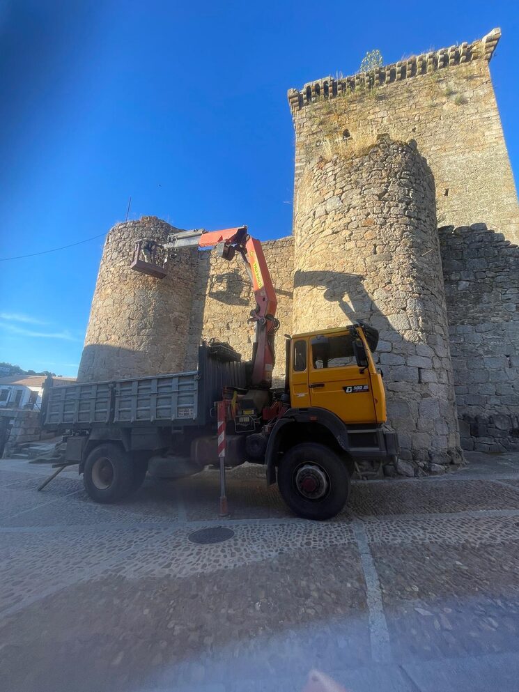 Trabajo de consolidación en Muralla y Adarve del Casmi