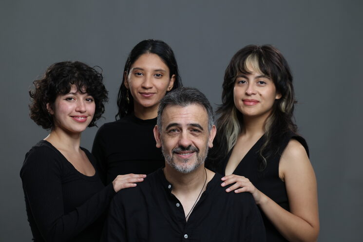 elenco y director de Tres historias del Mar