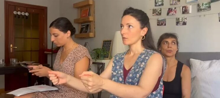 In one of our rehearsals. The three actresses from the cast of ‘La hora del baño’ (Bath Time).